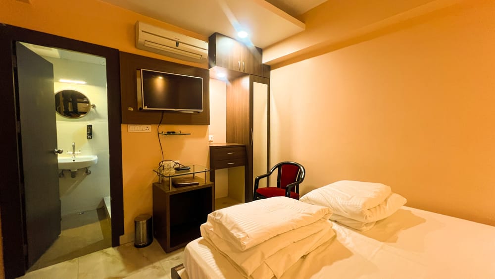 standard-room-king-size-bed